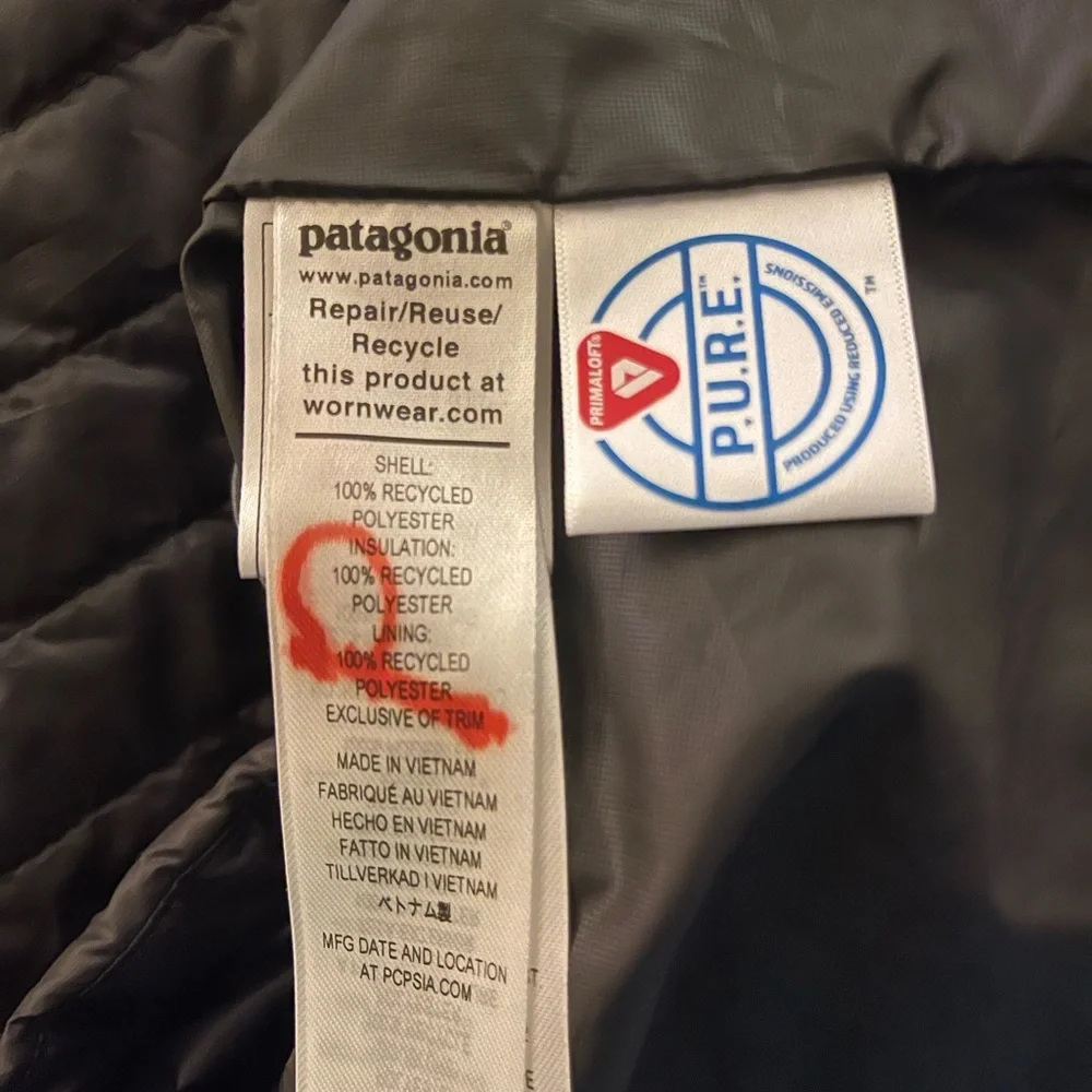 Patagonia Women's Black Hooded Full Zip Puffer Jacket - Picture 6 of 6